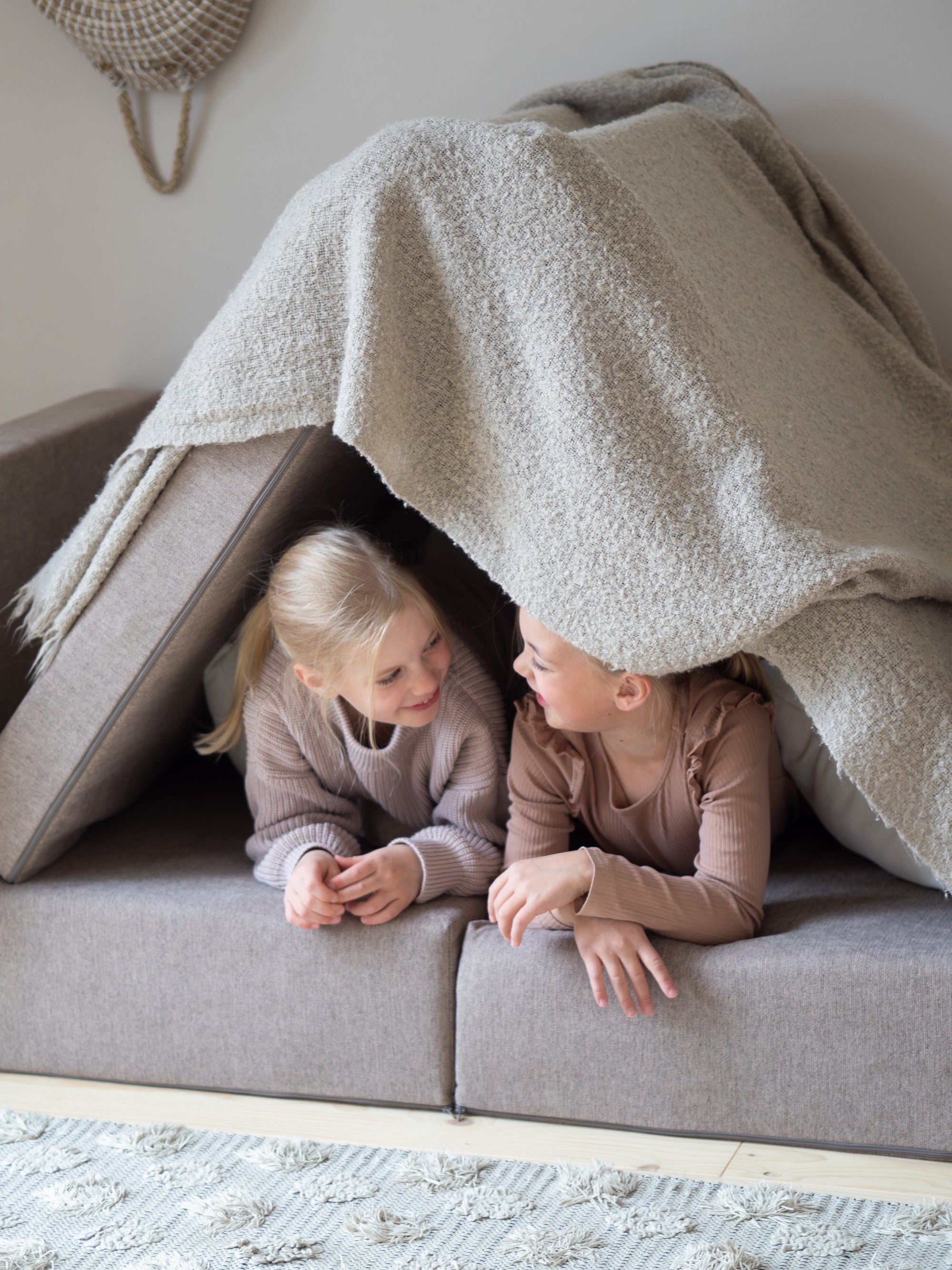 KINOS leikkisohva LAAVU sohvan rungolla