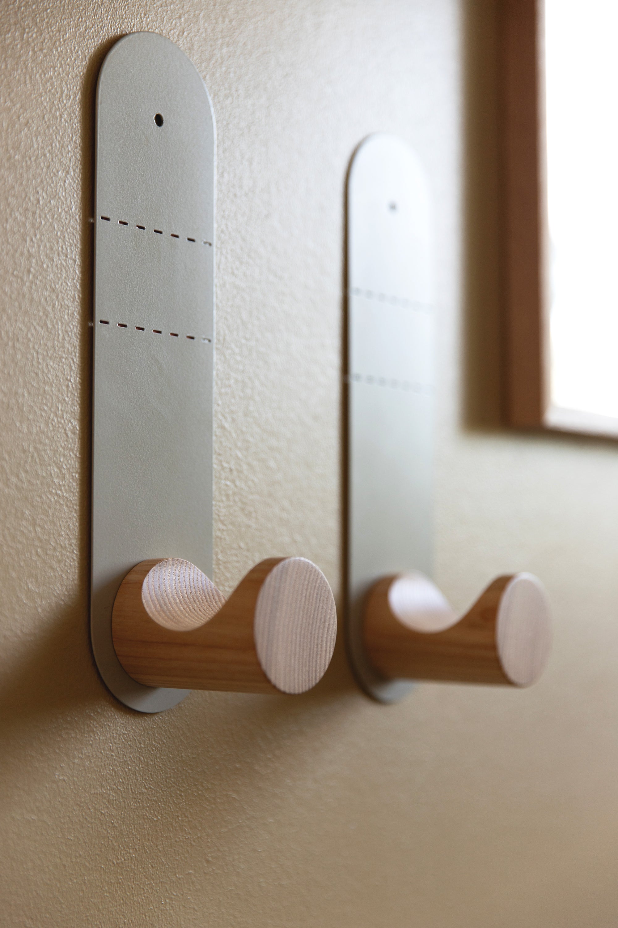 SILMU vägg- &amp; dörrkrok | beige
